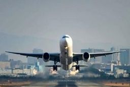 حادثه عجیب در مایورکا/ فرار شماری از مسافران پس از فرود اضطراری هواپیما +فیلم