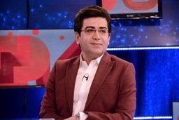 فرزاد حسنی باز هم عاشق شد!/رمانتیک بازی آقای مجری در کافه فوق لاکچری!+عکس