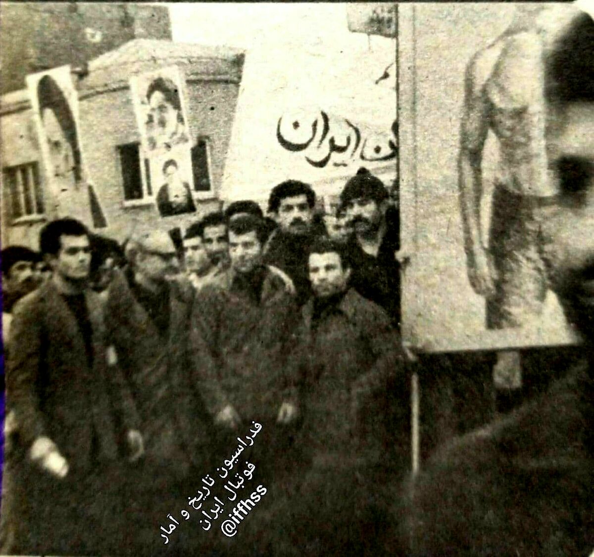 علی پروین در صف اول انقلاب +عکس