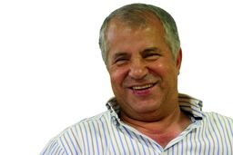 علی پروین: زمان طاغوت به عشق عباس قادری و آغاسی کافه می‌رفتم