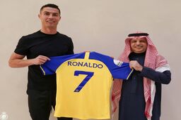 هدیه رونالدو به هوادار خردسال النصر +عکس