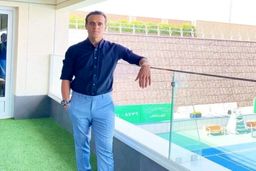 جادوگر فوتبال در محاصره سه بازیکن الهلال +عکس