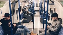 مترو گردی مسوت اوزیل +عکس