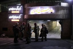 اولین فیلم از داخل بیمارستان گاندی پس از آتش‌سوزی 
| تخلیه بیمارستان گاندی با آمبولانس‌های اورژانس | آخرین وضعیت بیماران 