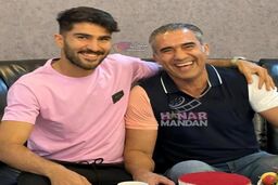 لحظه بوسه امیر عابدزاده بر دستان پدرش+فیلم دیدنی