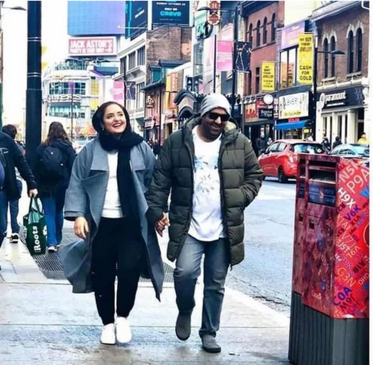 نرگس محمدی در ورزشگاه قطر به دردسرساز افتاد | تذکر به نرگس محمدی جنجالی شد +عکس نرگس محمدی در ورزشگاه