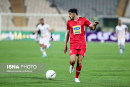 عکس یادگاری پرسپولیسی ها با دو هوادار وفادار زاهدانی