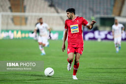 عکس یادگاری پرسپولیسی ها با دو هوادار وفادار زاهدانی