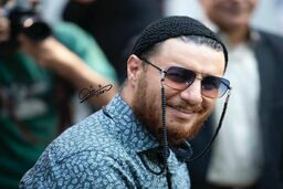 لباس عجیب جواد عزتی در یم مهمانی | عکس جنجالی روی تی شرت جواد عزتی +عکس
