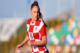 خوشگل ترین فوتبالیست زن جهان کیست ؟ + عکس