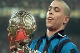 رونالدو نازاریو در یکی از مراحل سریال بازی مرکب +فیلم