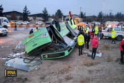 تصاویر تصادف وحشتناک اتوبوس | حالت عجیب یک اتوبوس بعد از واژگونی در سمنان