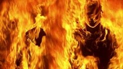 دعوای مرگبار ۲ برادر در یک مغازه میوه‌فروشی | آتش زدن برادر با بنزین در محل کارش | ماجرای عجیب یک درگیری هولناک