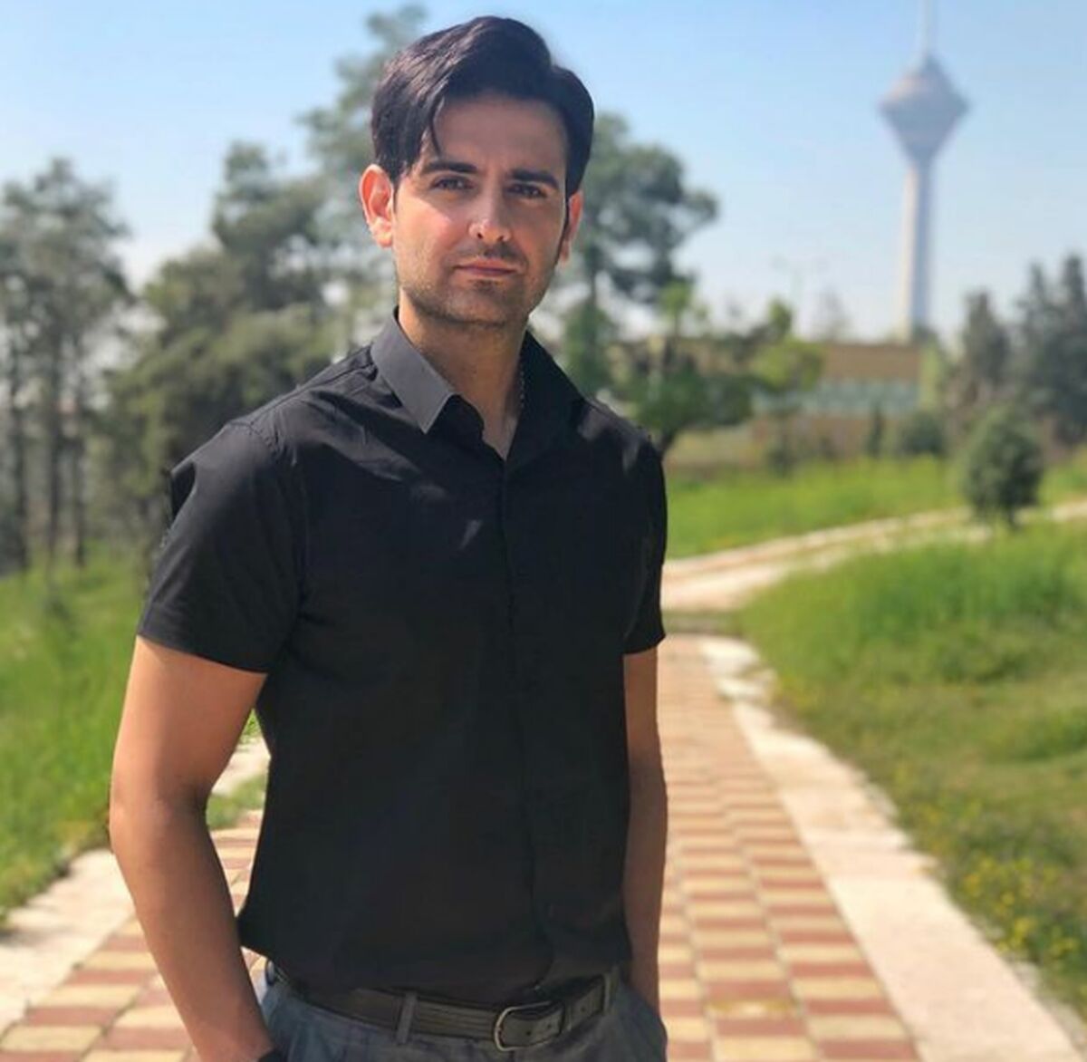 عکس دیده نشده امیرحسین آرمان با تیپ منشوری 