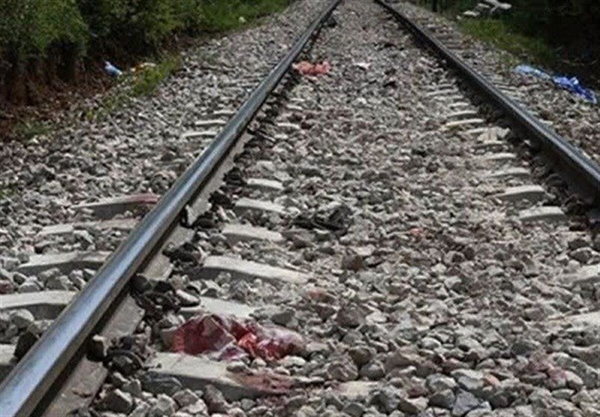 برخورد هولناک قطار با یک خانواده ؛ ۴ نفر کشته و مصدوم شدند