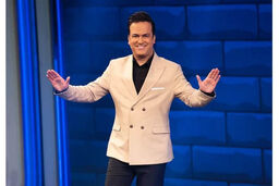 واکنش جالب دختر کره ای به کره ای حرف زدن حامد آهنگی +فیلم 