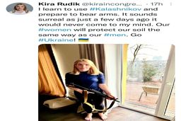 خانم نماینده اسلحه به دست گرفت+عکس