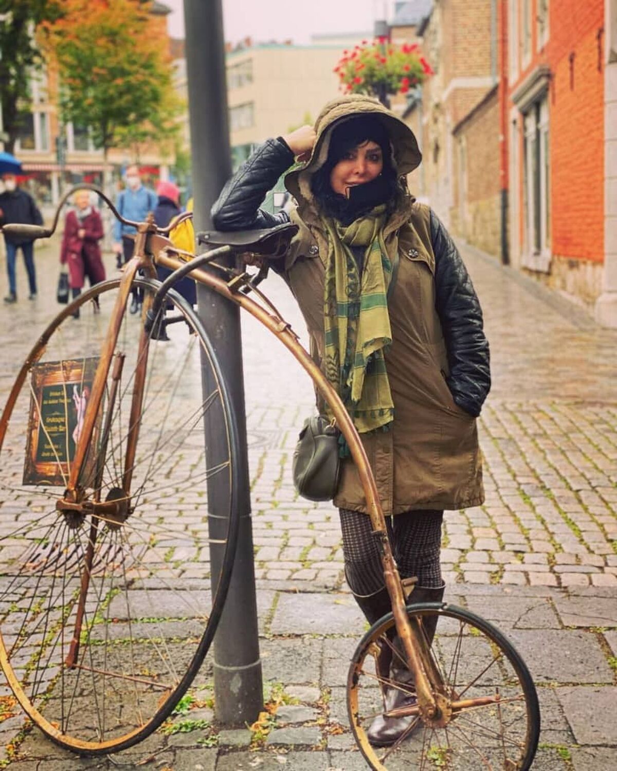زندگینامه فلور نظری