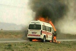 لحظه وحشتناک آتش گرفتن آمبولانس‌ حین انتقال بیمار+فیلم لو رفته 