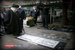 حضور رهبر انقلاب بر مزار شهید «آرمان علی‌وردی» +عکس