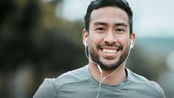 هنگام دویدن این کار را انجام ندهید! | خطرات دویدن هنگام گوش دادن به موسیقی
