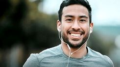 هنگام دویدن این کار را انجام ندهید! | خطرات دویدن هنگام گوش دادن به موسیقی