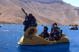 تصاویر جنجالی از خوشگذرانی نیروهای طالبان دردسر ساز شد/ طالبان به نیروهای خود: زیاد خوشگذرانی نکنید!