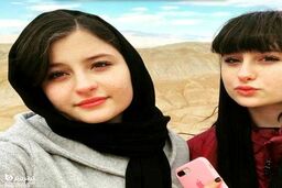 عکس جنجالی دوقلوهای ممنوعه پایتخت ! | ژست عجیب و گانگستری سارا و نیکا 