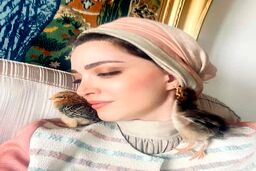 ژست هنری جذاب بهنوش طباطبایی را ببینید | سلیقه جالب بهنوش طباطبایی برای چیدن وسایل اتاقش + عکس 