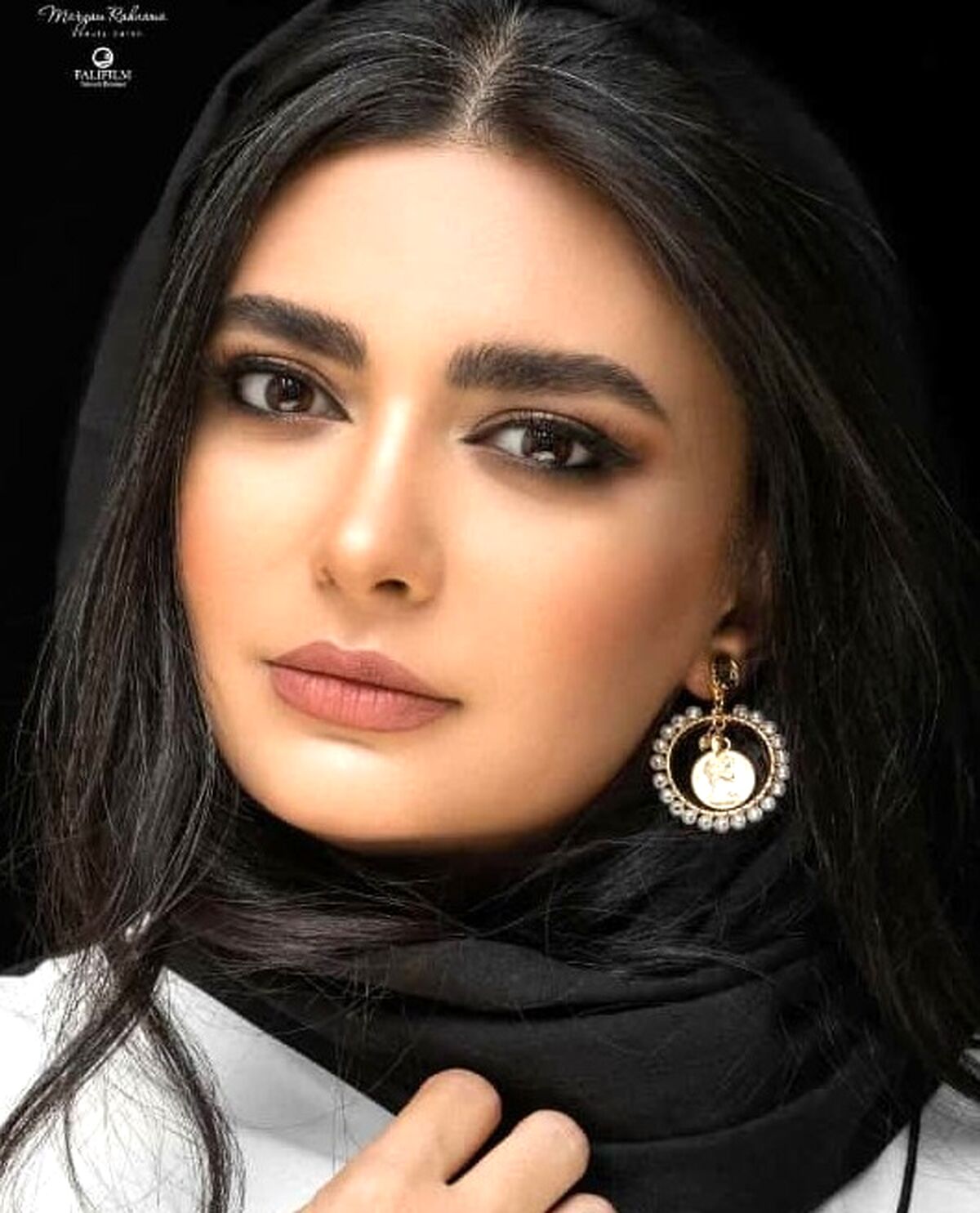 ژست صمیمی لیندا کیانی در کنار فرزاد فرزین | ازدواج کردند؟+ عکس