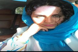 فیس و افاده عجیب الناز شاکردوست و خانواده اش جلو خبرنگاران | مرد خوشتیپی که دست الناز شاکردوست را گرفته کیه!؟ +عکس جنجالی