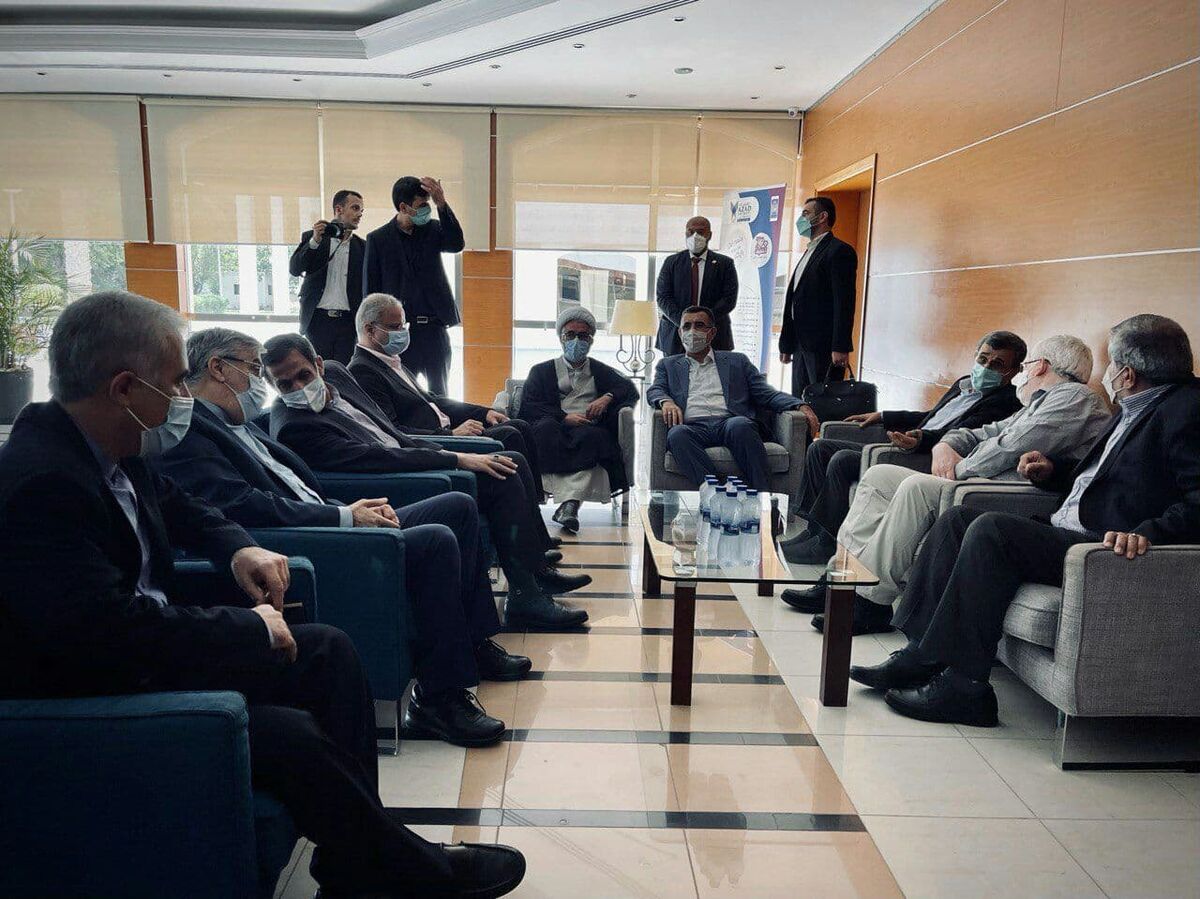 عکس متفاوت احمدی‌نژاد در باشگاه ایرانیان دوبی!