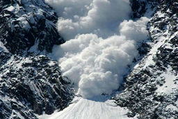 هشدار به مسافرای شمال | سه ریزش بهمن در جاده کرج - چالوس | کدام جاده ها بسته است ؟