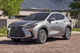 افزایش ۳۰۰ میلیونی این شاسی‌بلند خارجی امروز در بازار | قیمت لکسوس صفر چند شد ؟