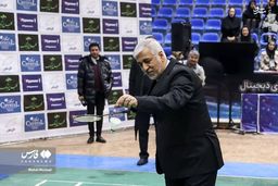 افتتاحیه عجیب وزیر ورزش | شروع مسابقات بین المللی با ضربه راکت آقای وزیر !  +عکس