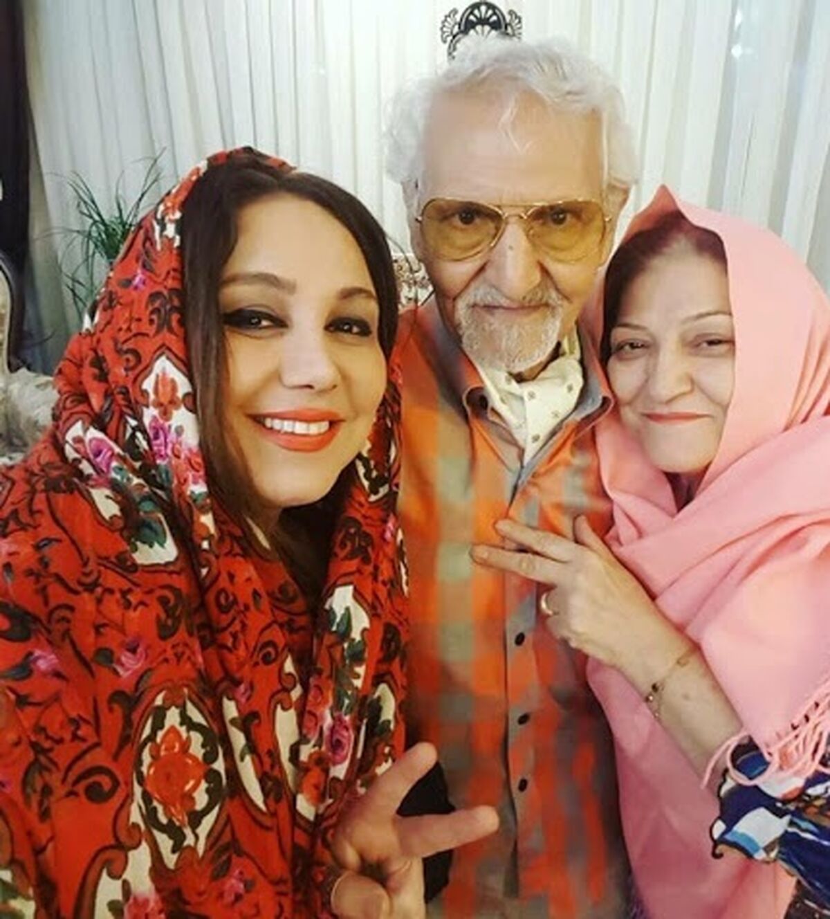 بریز و بپاش آنچنانی بهنوش بختیاری برای تولد پدرش | هم خوانی بهنوش بختیاری با عباس قادری + فیلم
