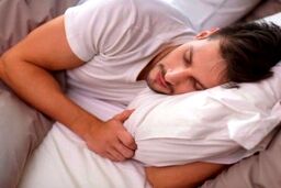با این ترفند در خواب هم وزن کم کنید | تاثیر شگفت انگیز درست خوابیدن روی لاغری 
