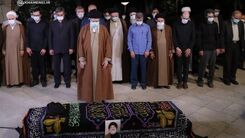 نماز رهبر انقلاب بر پیکر آیت‌الله فاطمی‌نیا +عکس
