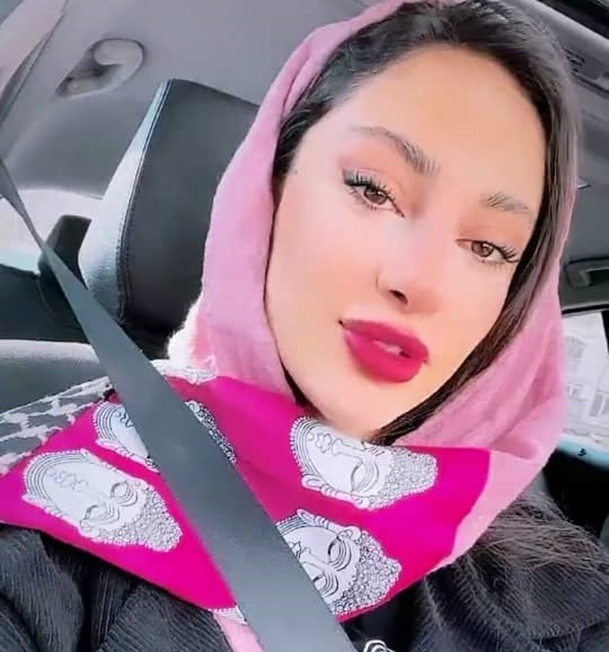 زندگینامه ترلان پروانه