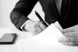 نحوه شناسایی و انتخاب بهترین وکیل در مشهد  
