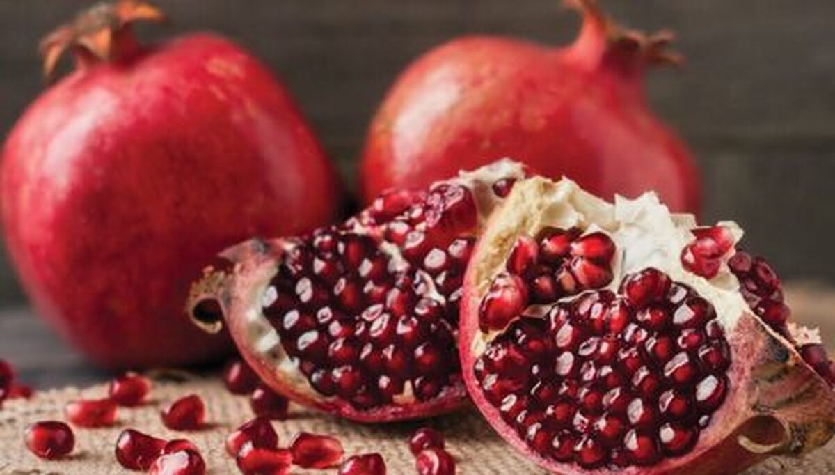 شب یلدا 99 / چرا شب یلدا انار میخورند ؟