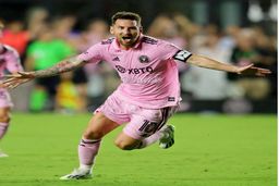 تیپ ست و جالب مسی و خانواده در مراسم توپ طلا +عکس