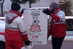 جنجال توزیع چراغ نفتی در تربت جام | واکنش هلال احمر درباره حمله مردم