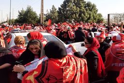  زیباترین صحنه جایگاه بانوان در بازی پرسپولیس + عکس