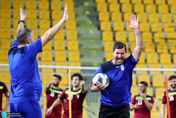 کار زشت کریم باقری با یک هوادار خانم! +فیلم