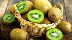 چه کسانی نباید کیوی بخورند؟