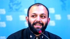 تیپ عجیب و غریب صابر ابر در یک مراسم رسمی سوژه شد | صابر ابر اینشکلی به مراسم وداع با آتیلا پسیانی رفت + عکس