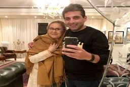 مادر سانتی مانتال حمید گودرزی با مانتوی تابستانه مد روز | حمید گودرزی و مادرش مثل خواهر و برادر هستند! +عکس