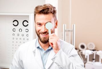 دکتر متخصص چشم پزشک و بیماری هایی که درمان می کند