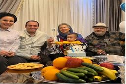 نوه اکبر عبدی تعجب همه را برانگیخت/فیلم جالب از نوه اکبر عبدی در حال دیدن برنامه مهمونی +فیلم جالب